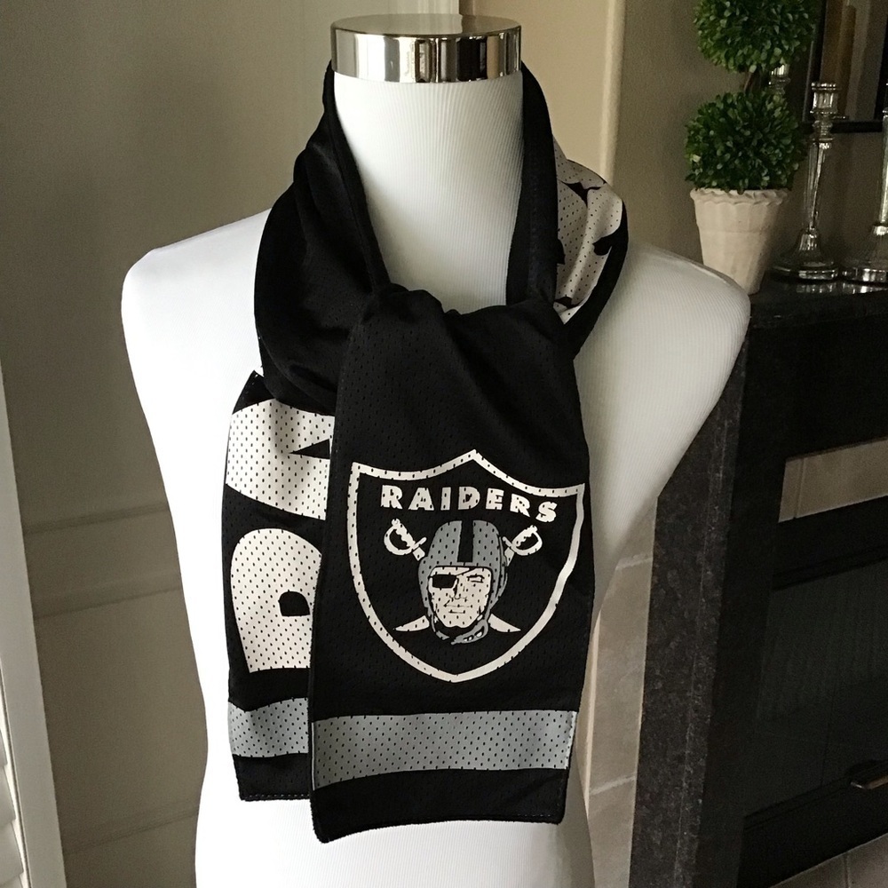 NFL Raiders Football Neck Scarf Muffler Black Fleece Zip Pocket Licensed Vintage